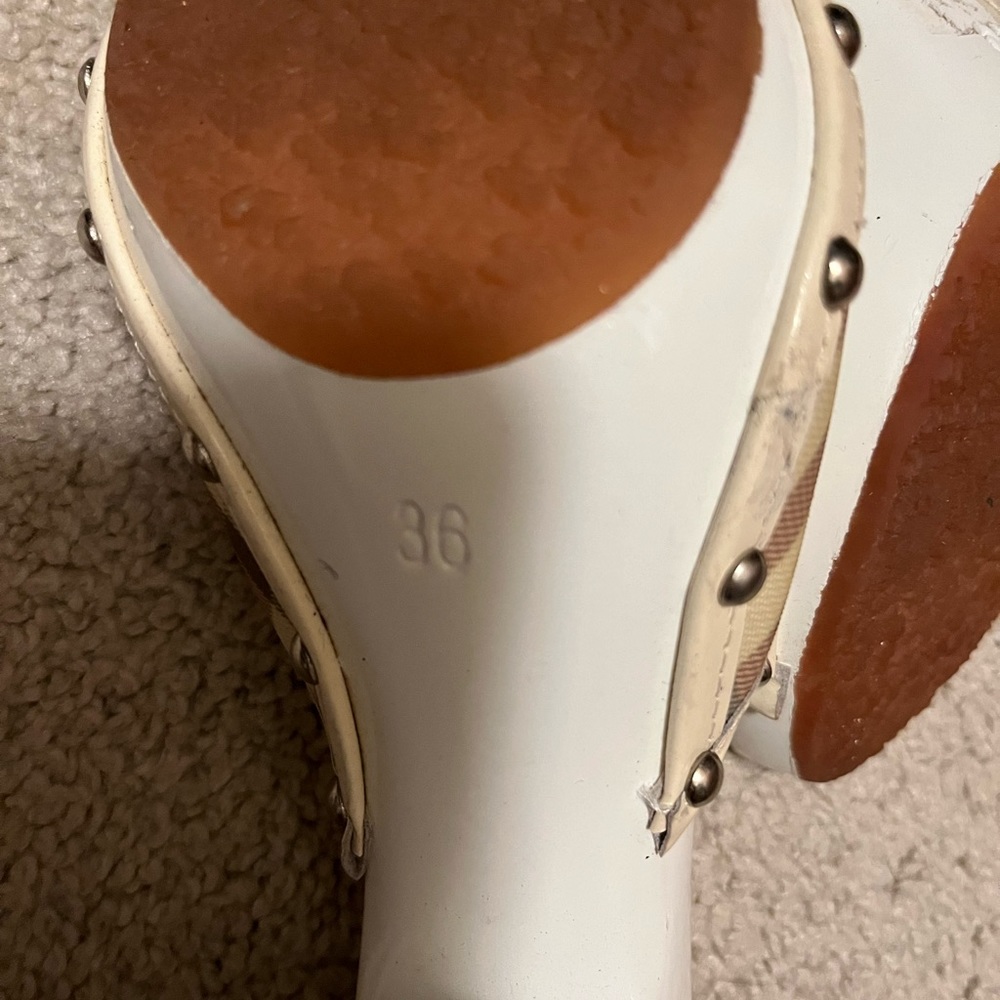 Burberry women shoes - Picture 4 of 4